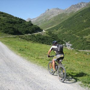 À la Découverte des Sentiers Less Actuels en Vélo Gravel