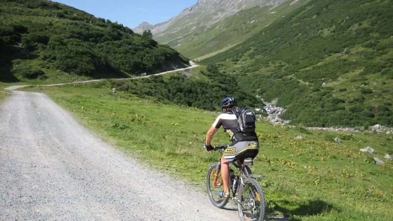 À la Découverte des Sentiers Less Actuels en Vélo Gravel