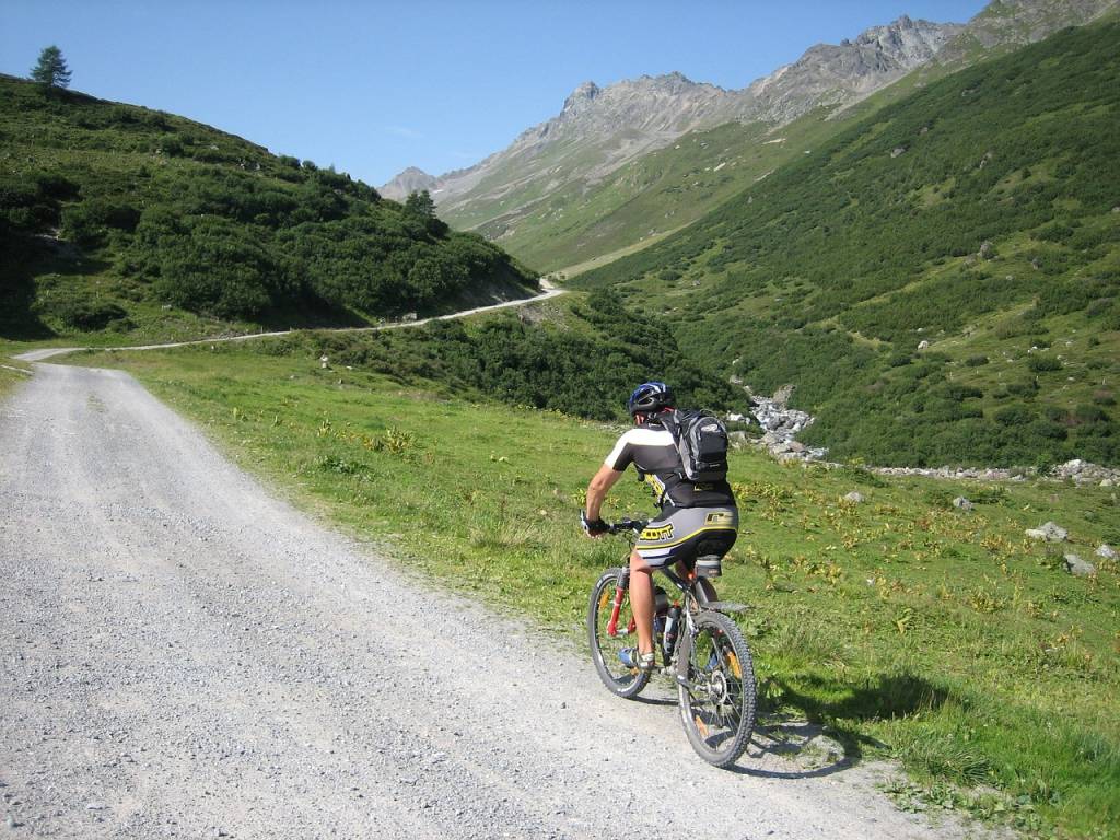 À la Découverte des Sentiers Less Actuels en Vélo Gravel