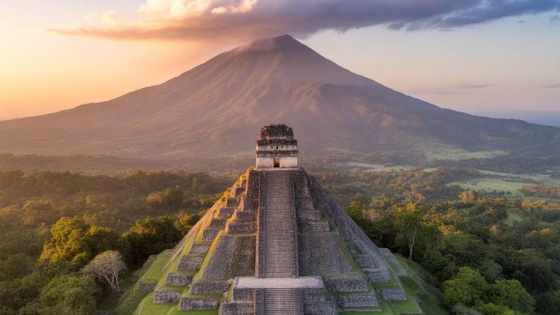 Circuit voyage Guatemala : entre volcans enflammés et cités mayas perdues